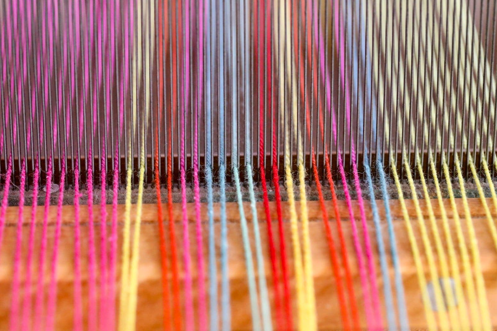 Coloured loom threads